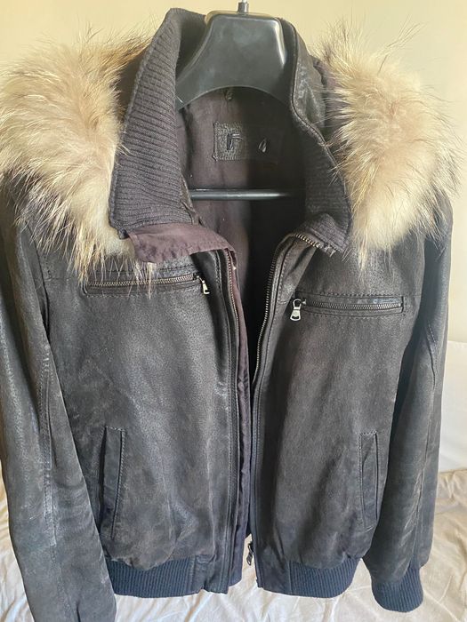 Geaca de piele cu gluga detasabila