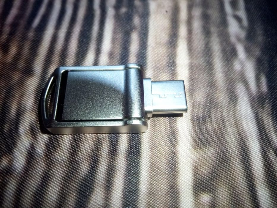 Флаш памет 2TB SONY