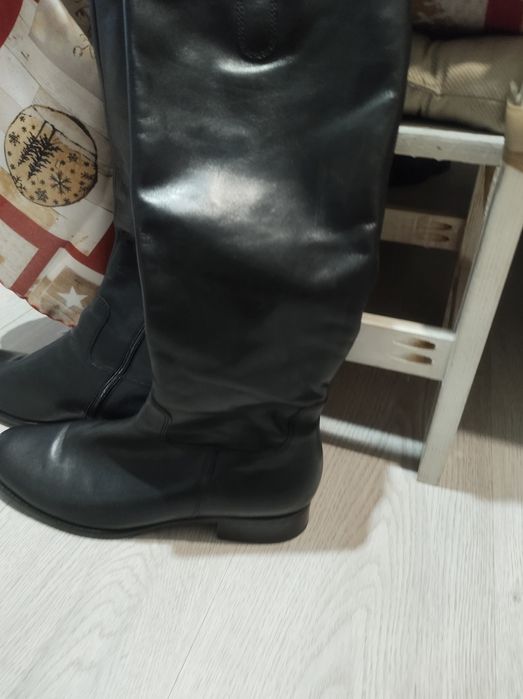 Черни кожени ботуши