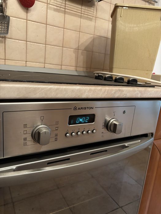Фурна за вграждане Ariston FB 86.2 IX