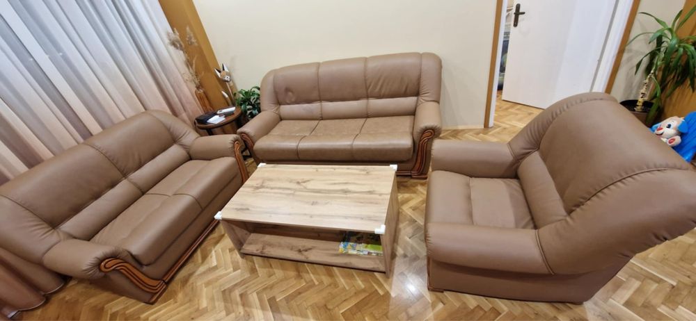 Продавам диван
