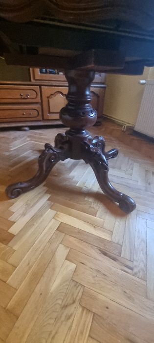 Vând masa stil baroc din furnir cu intarsii