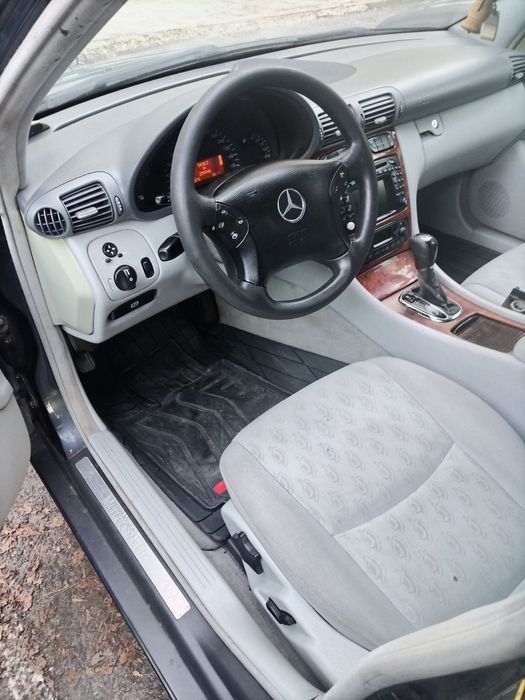 Продавам Mercedes C 270