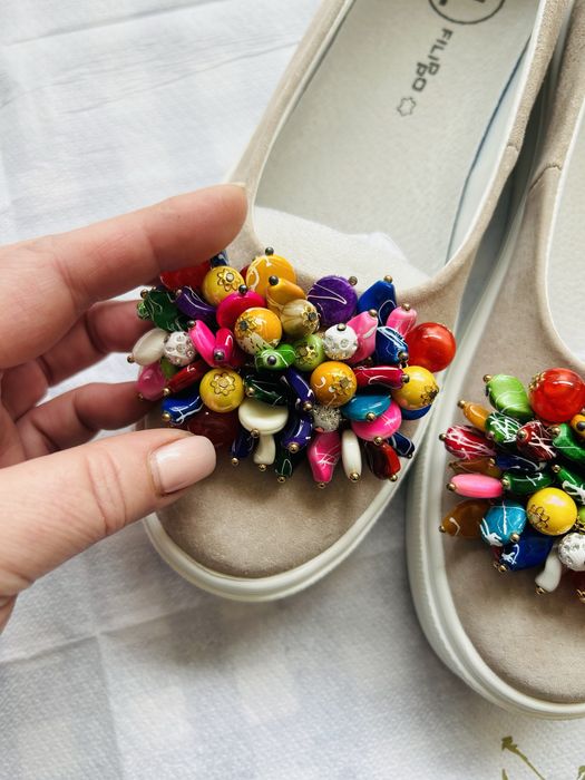 Дамски обувки с цветни мъниста