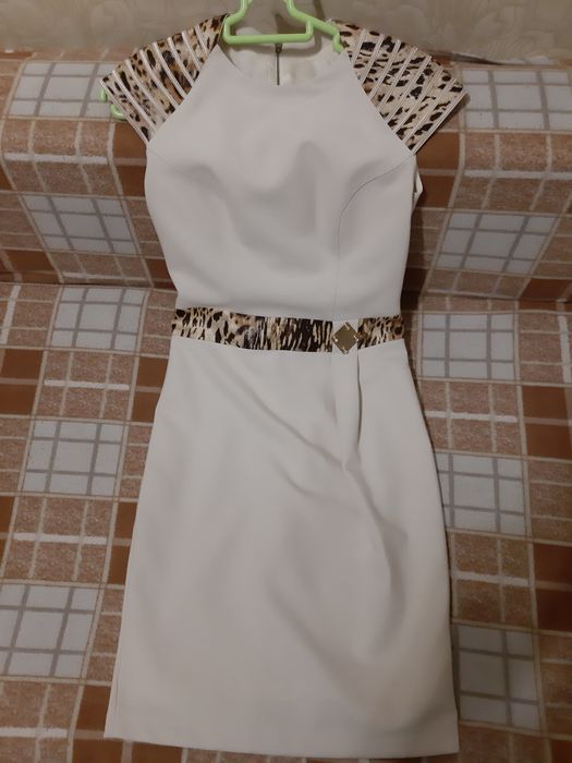 П  л  а  т ь е !