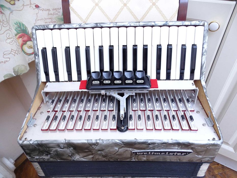 Акордеон Велтмайстер Стела 60 баса