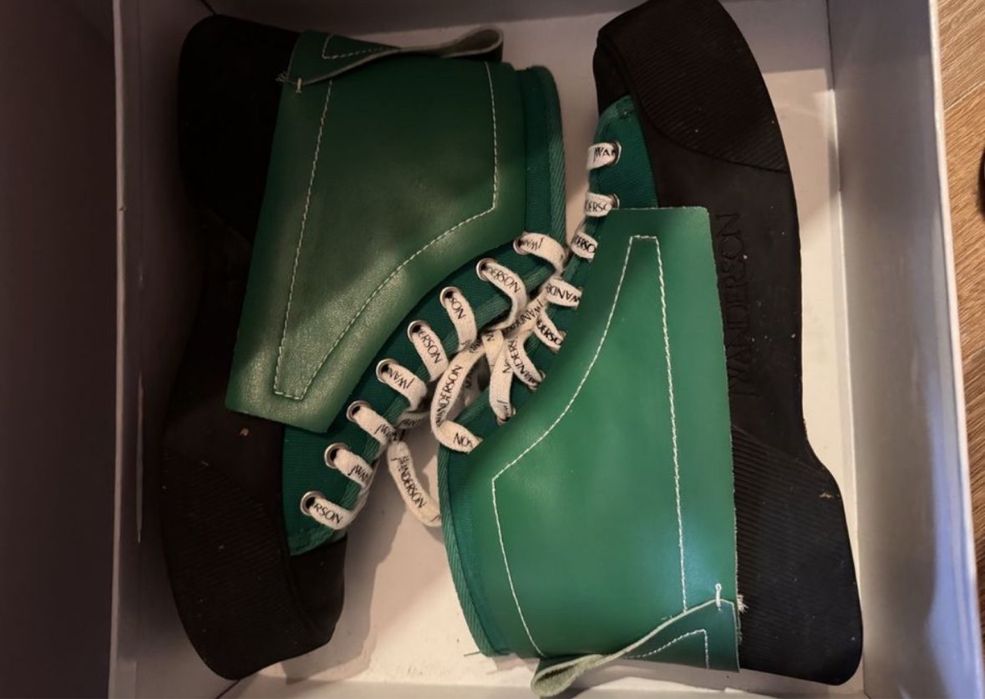 Продам кроссовки