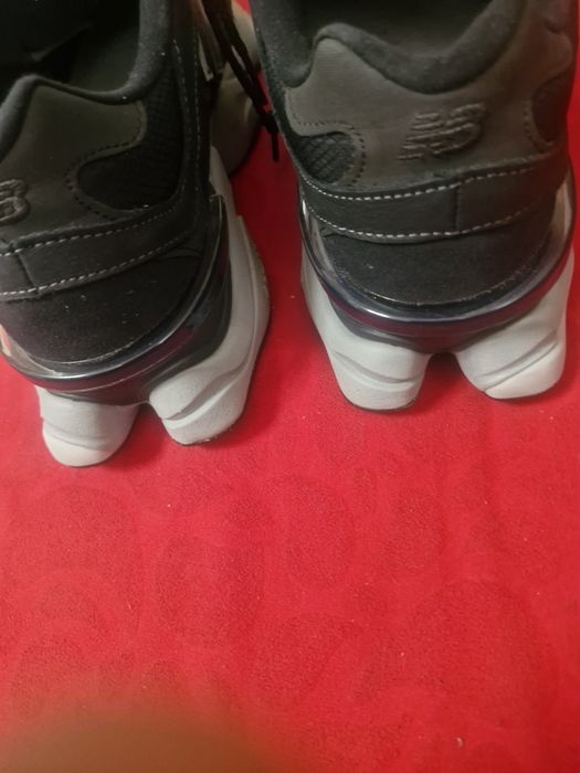 Продават се мъжки маратонки New Balance