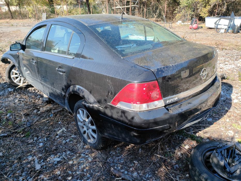 Продавам на части Опел Астра H 1.6i