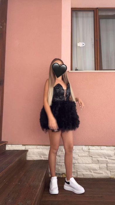 Рокля с корсет на гърба