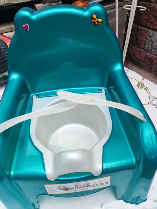 Продам детский шезлонг и горшок