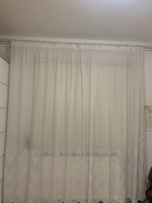 Perdea cu broderie