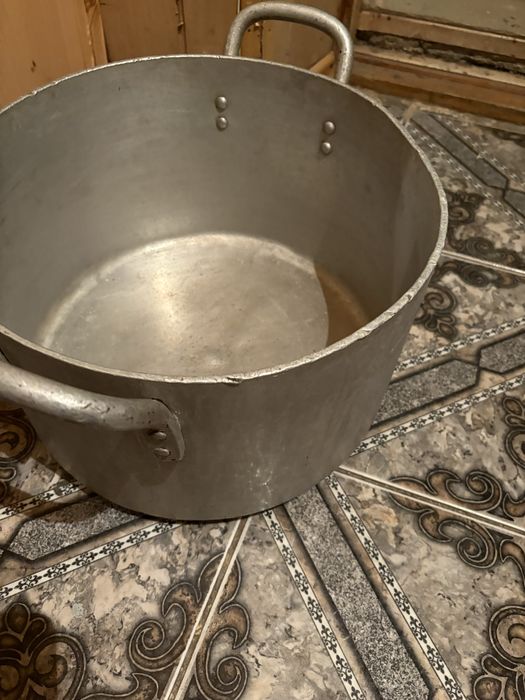 Аллюминевая кастрюля