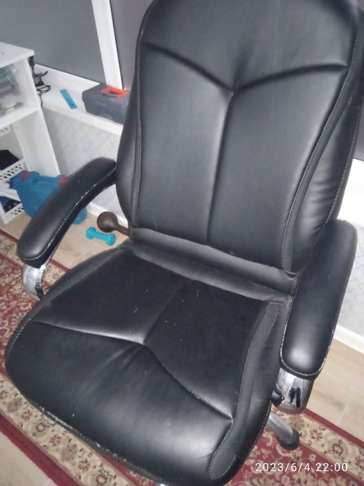 Кресло офисный отличное  состояния