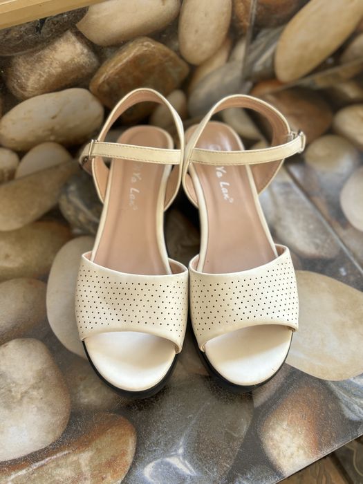 Продам срочно сандали