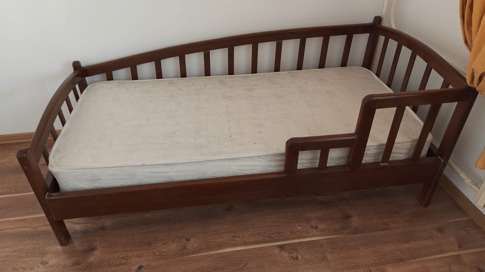 Кровать   дубовая односпальная