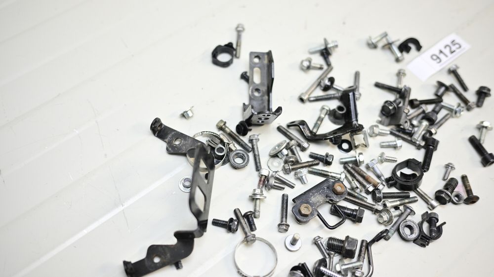 Kawasaki Z1000 R 2014 2020 Diverse suruburi si prinderi