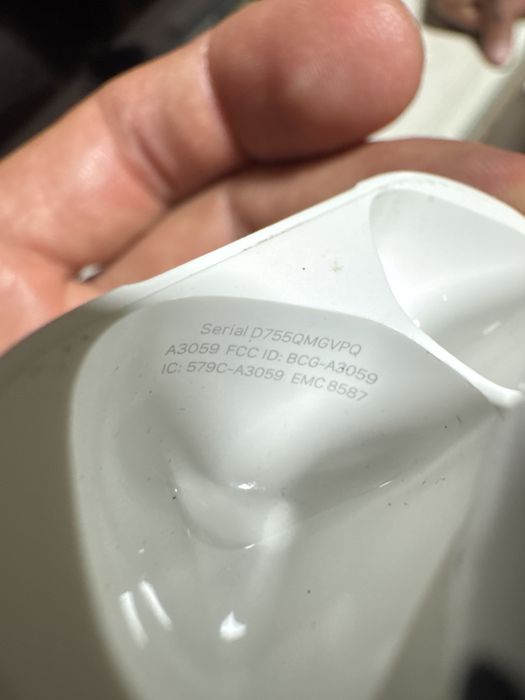 Airpods 4 с шумоподавлением