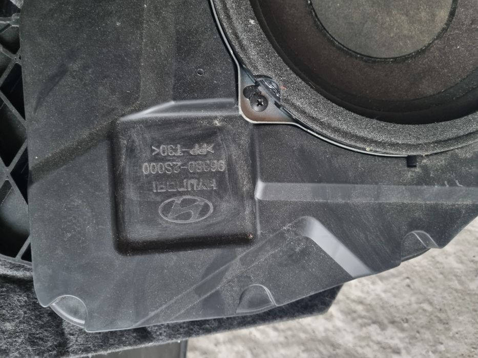 Ix35 - субуфер и кора