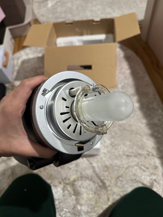 Продам студийную вспышку GODOX MS300