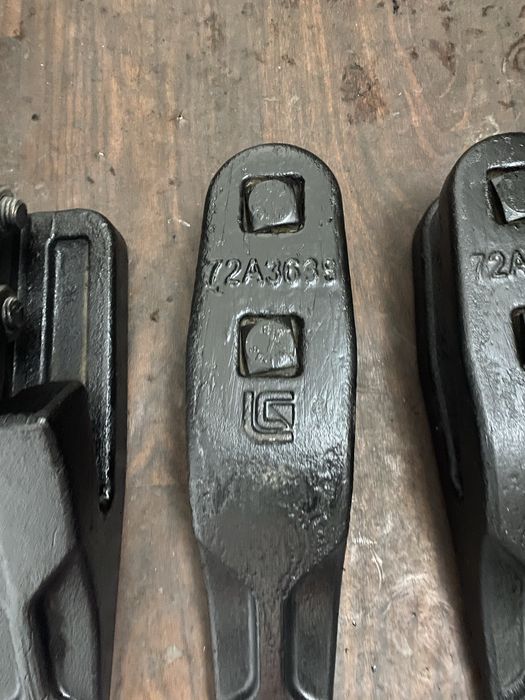 Зубья на ковш 1.8