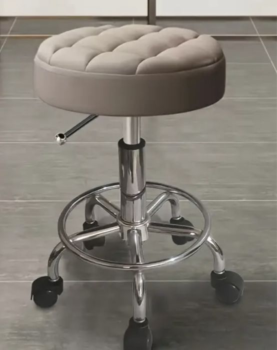 Козметична табуретка с колелца