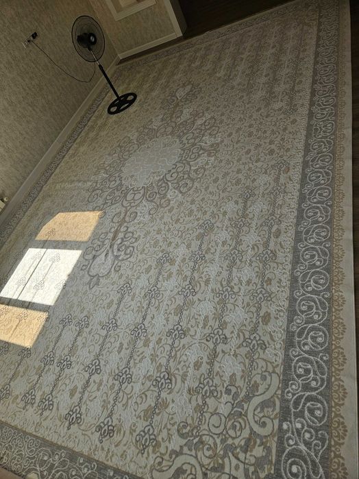 Ковёр  в отличном состоянии