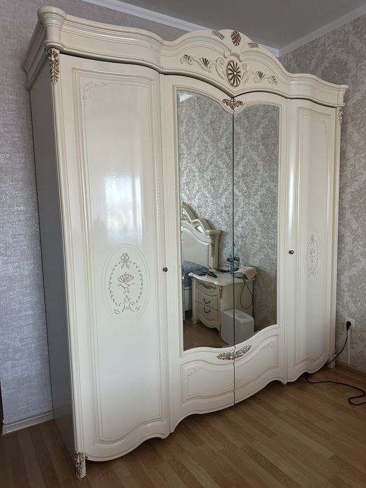 Продаётся спальный гарнитур