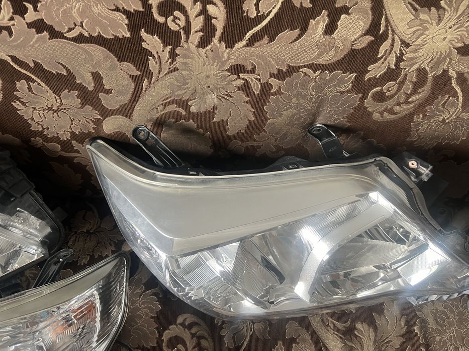 Фары на Прадо 150 рестайлинг, до рестайлинг оригинал