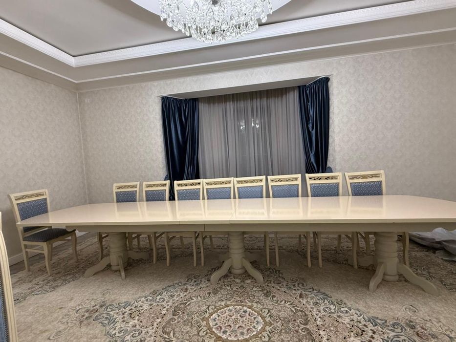 Стол со стульями