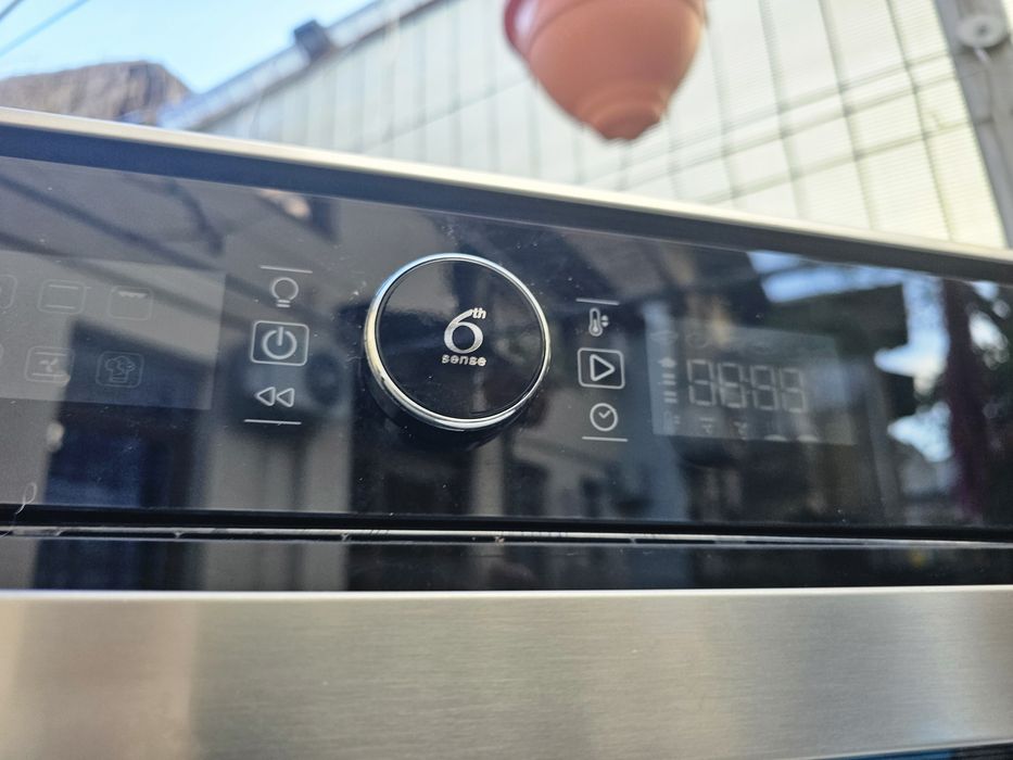 Cuptor incorporat Whirlpool AKZ9 6230 NB