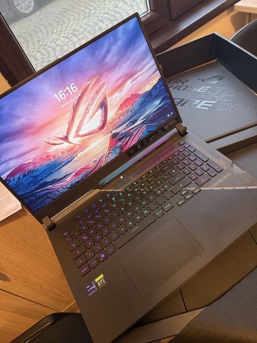 Asus Rog Strix SCAR 17 G733ZX i9