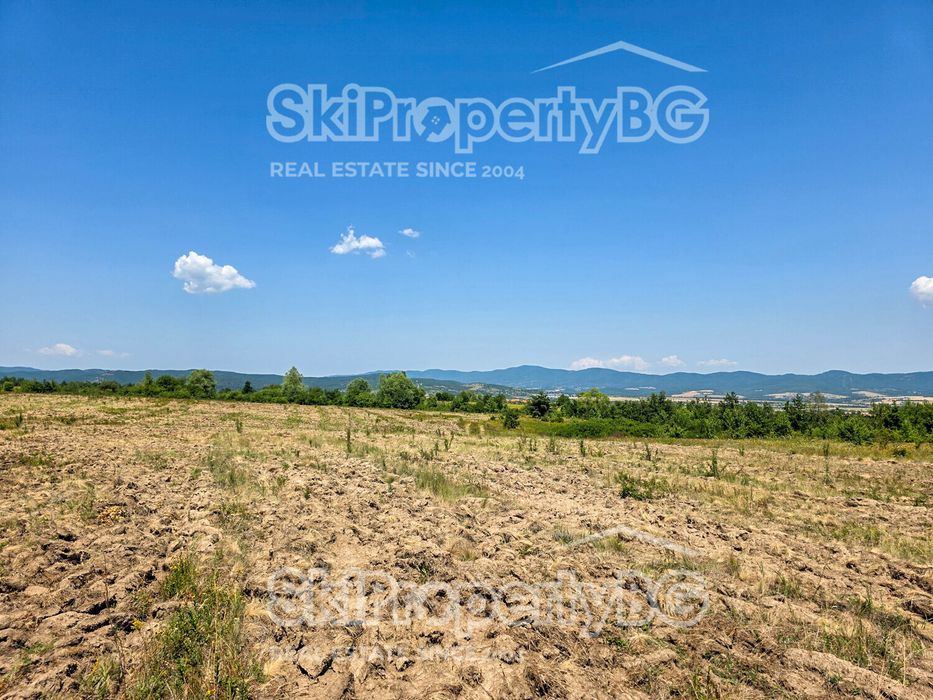 Парцел до голф клуб Ибър в Долна Баня!