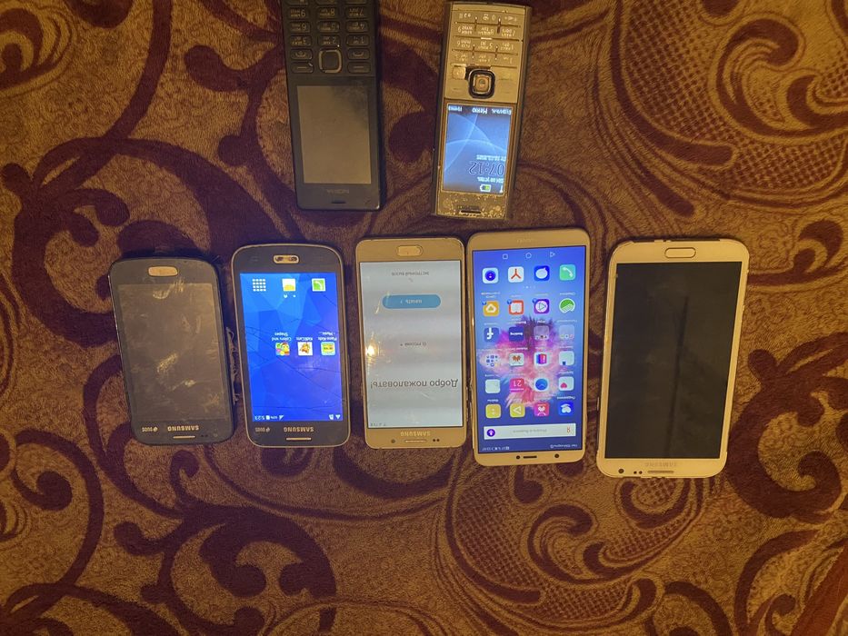 Страрый телефоны разных