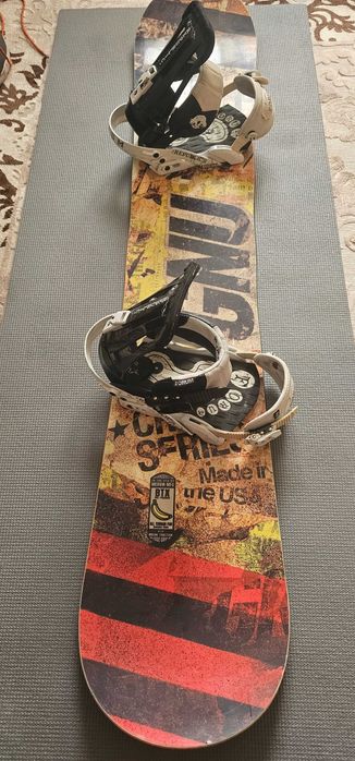 Сноуборд GNU, ботинки Burton, крепы Forum