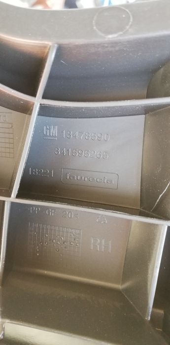 Държач за десен фар НОВ за Opel Zafira C3 Facelift 2016-