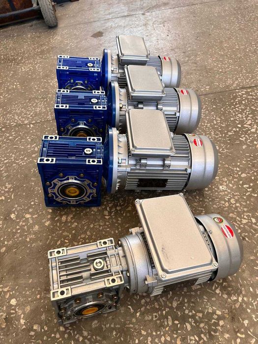 Электрические двигатели в ассортименти