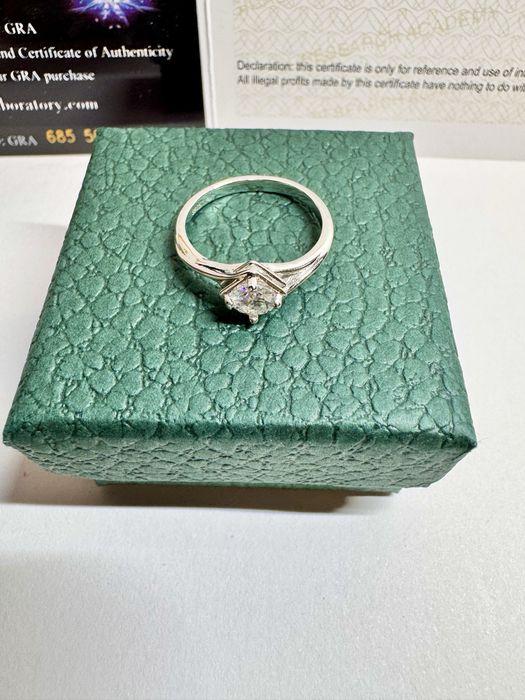 Сребърен пръстен с мойсанит (Диамант) 0.5 карата