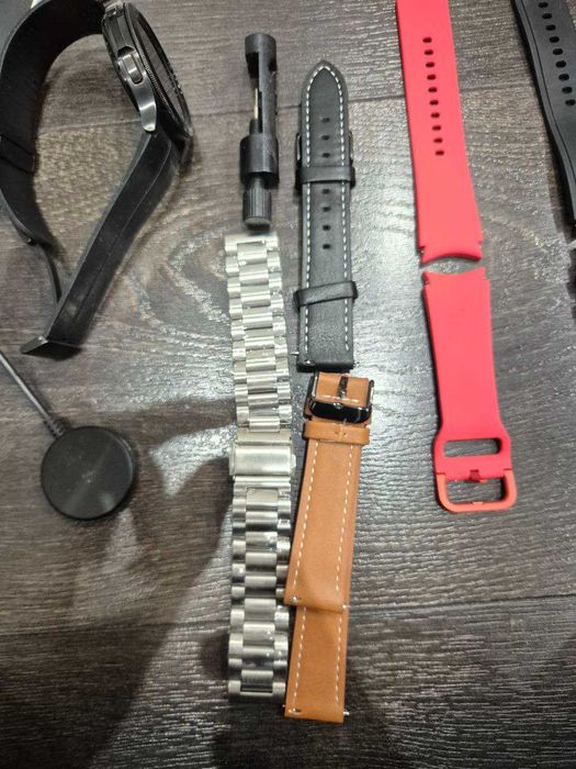 Samsung Galaxy Watch 4 Classic 46mm + 5 каишки