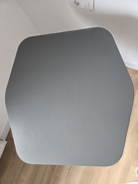 Masa hexagonala moderna, picuoare metalice cromate