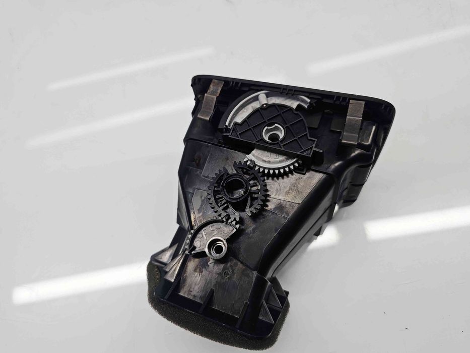 Grila aerisire stanga Volkswagen Golf 6 (5K1) [Fabr 2009-2013] 5K0819