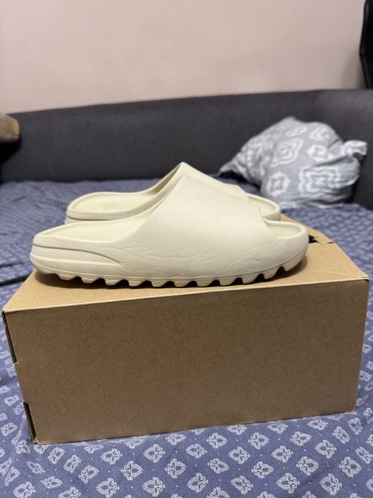 Yeezy Slides Bone