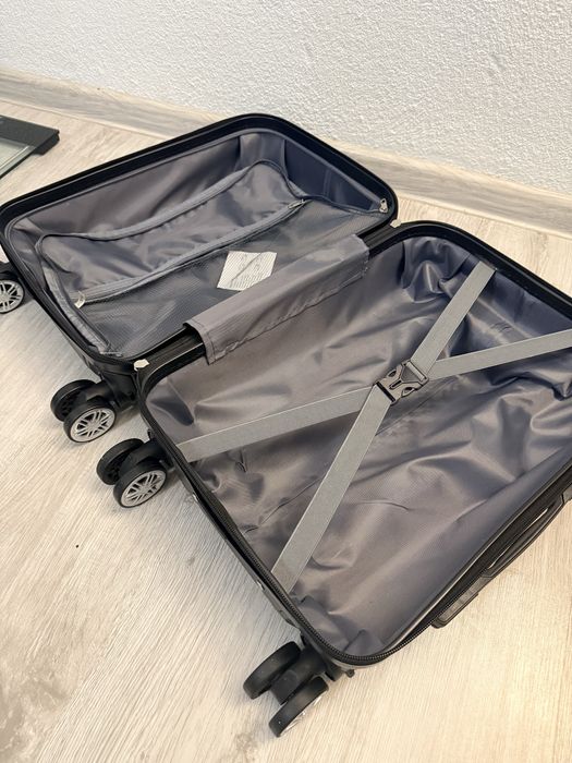 Куфар/suitcase чисто нов