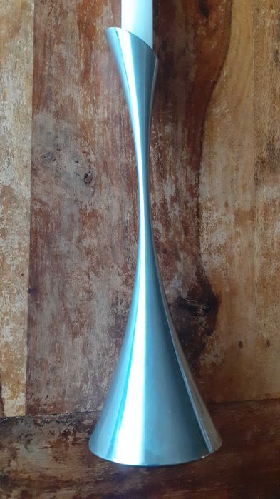 метален свещник дизайнерски, стабилен масивен хром метал, за 1 свещ