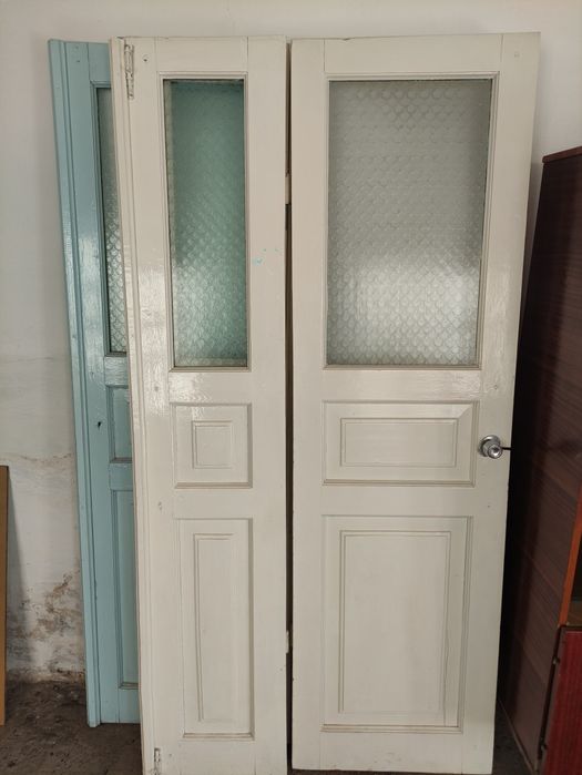 Деревянные двойные двери