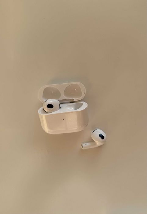 продам AirPods 3