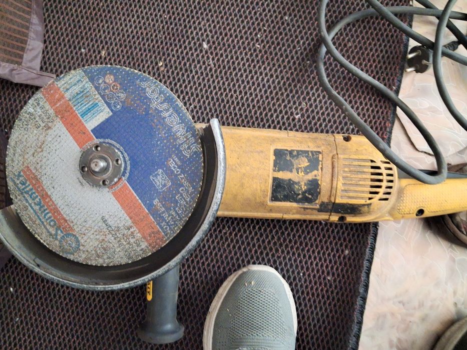 Болгарка DeWalt 230дд