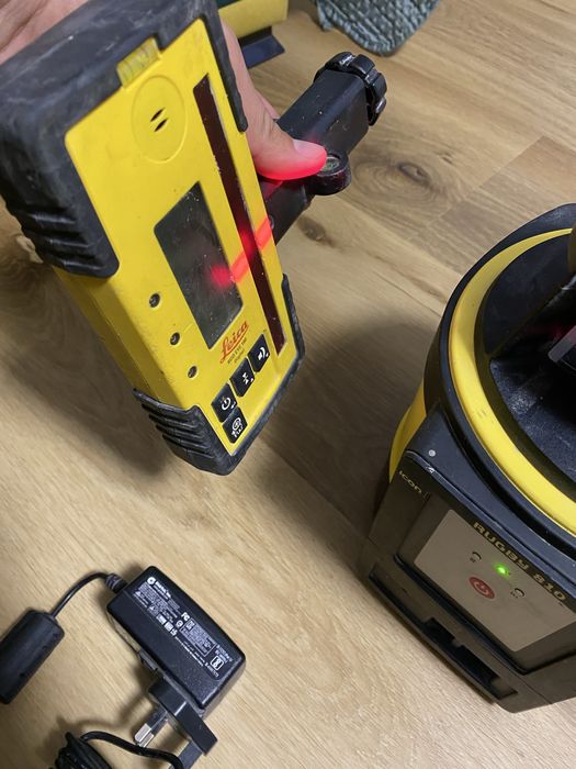 Nivela laser Leica Rugby 810