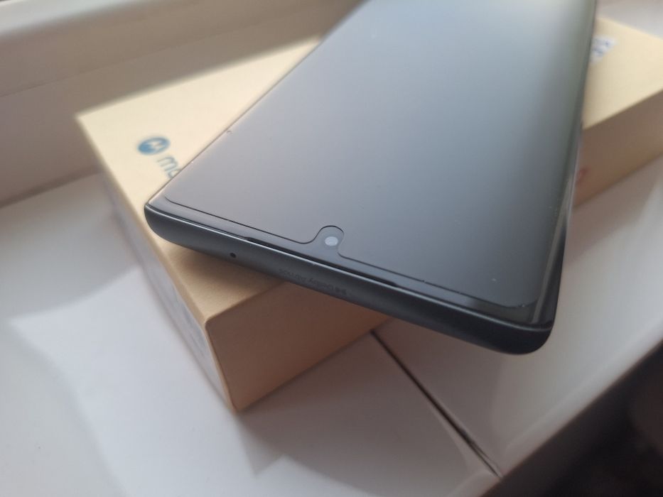 Vand telefon Motorola g 85,dual sim,negru 8GB ram 256 GB memorie interna,telefonul funcționează  și arată foarte bine.