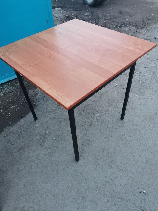 Столы. Черные и бежевые. 8шт.